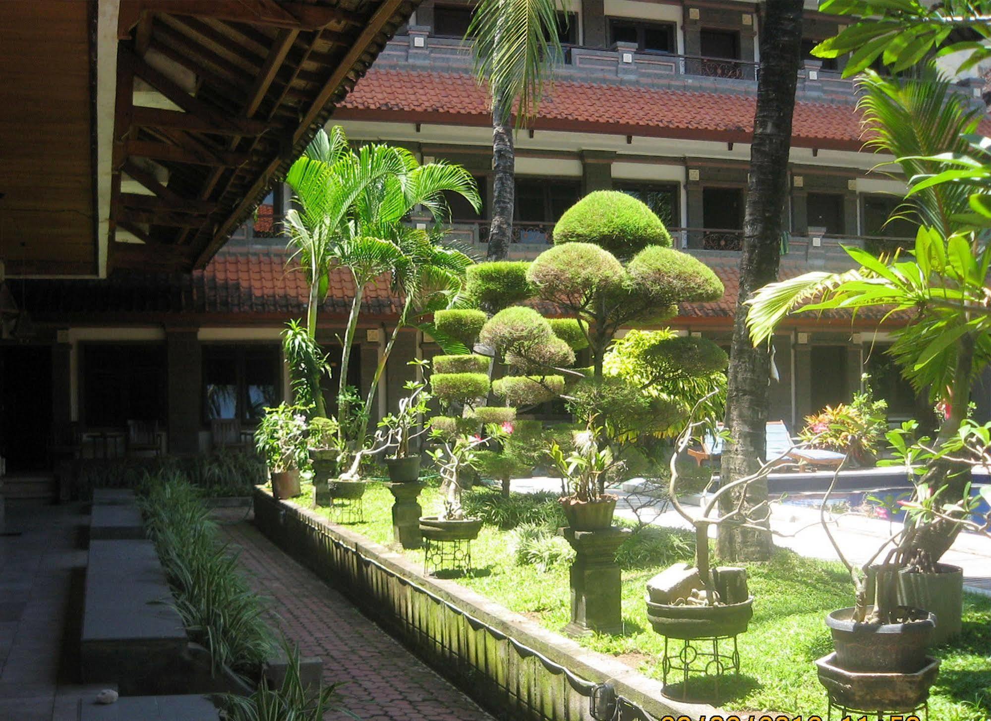 Hotel Puri Tanah Lot Kuta Lombok Buitenkant foto