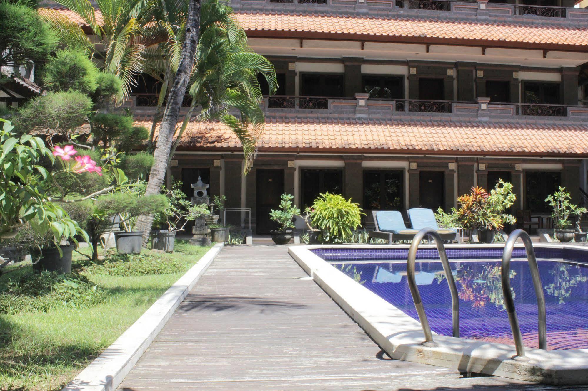 Hotel Puri Tanah Lot Kuta Lombok Buitenkant foto