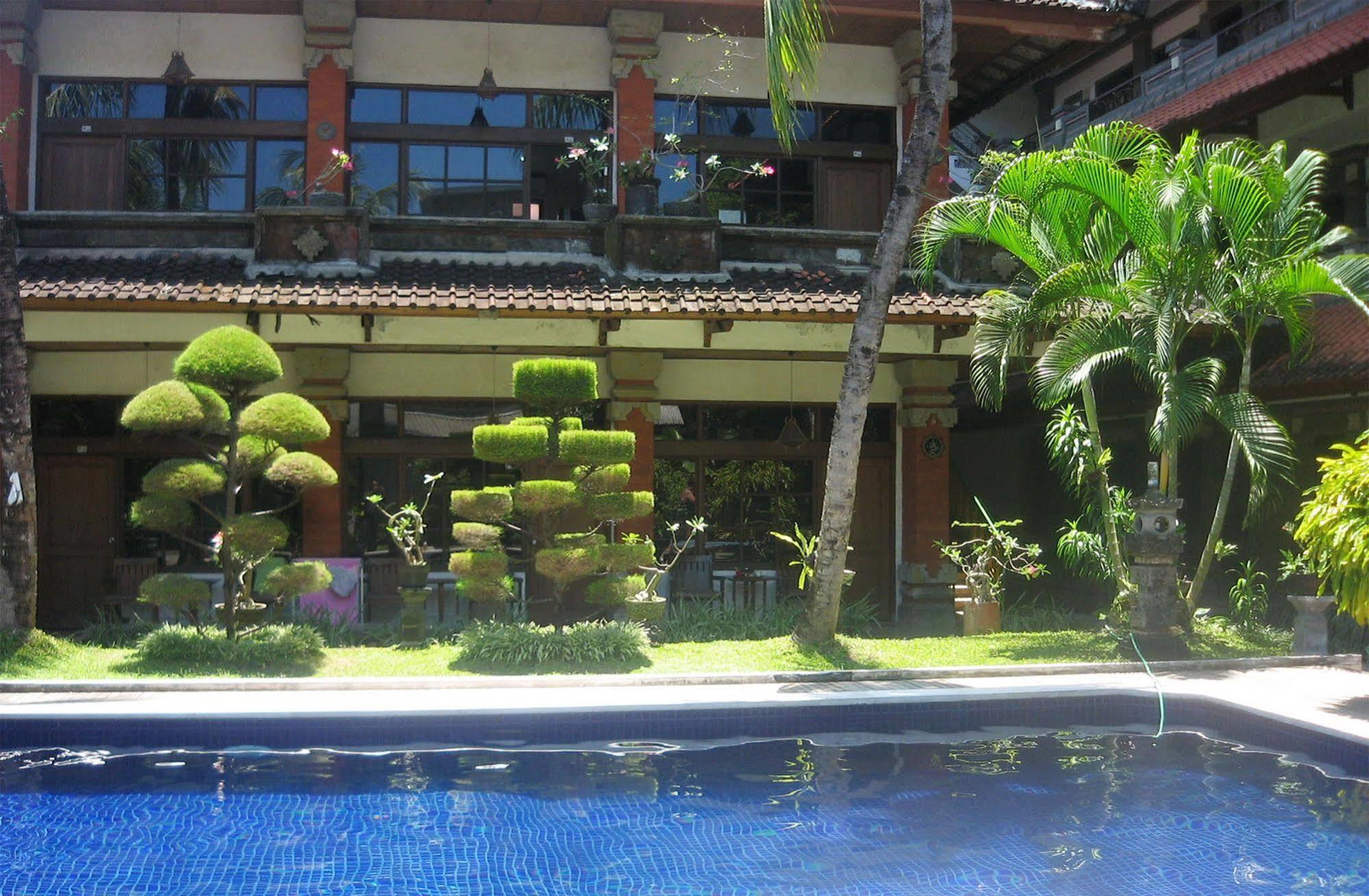 Hotel Puri Tanah Lot Kuta Lombok Buitenkant foto