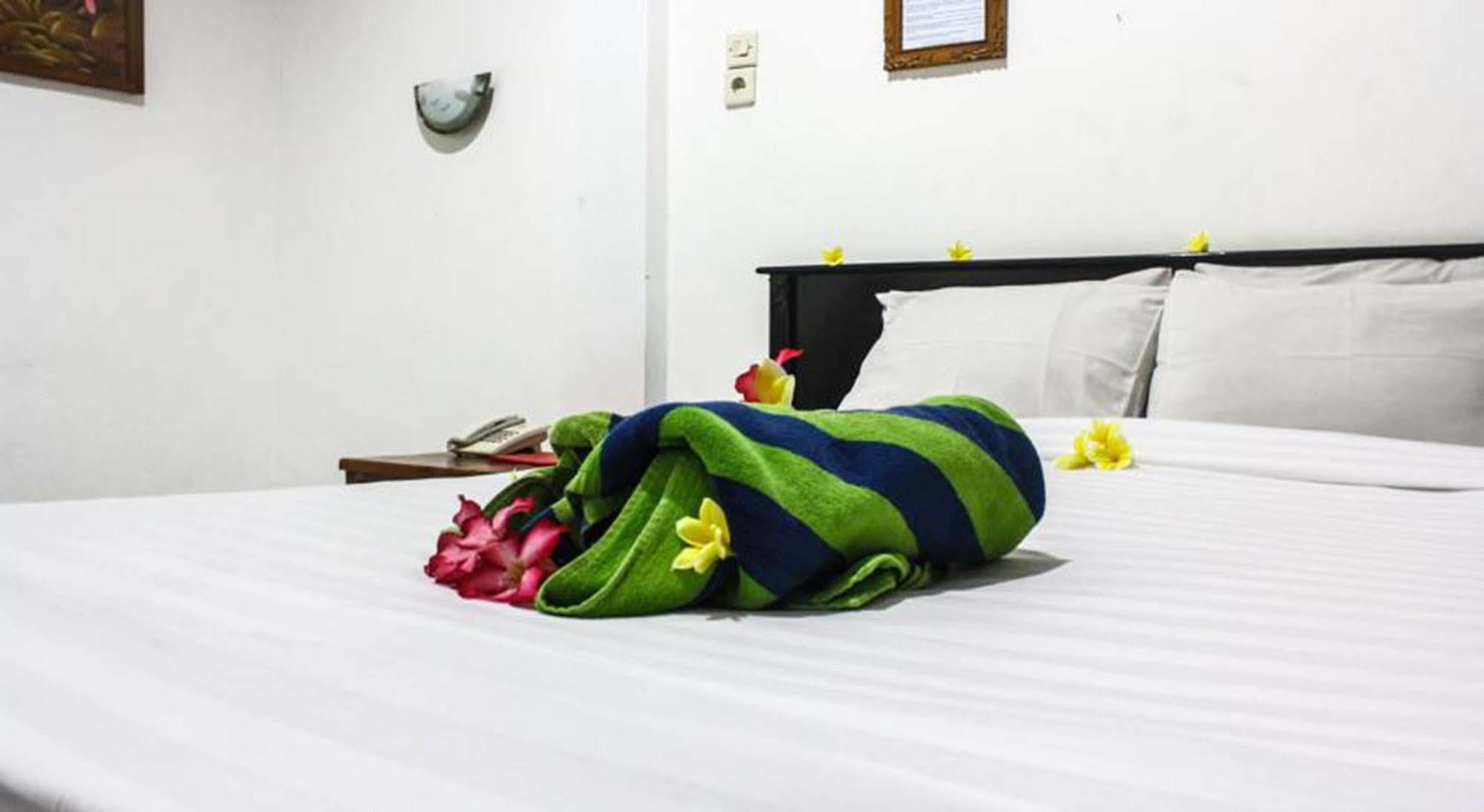 Hotel Puri Tanah Lot Kuta Lombok Buitenkant foto