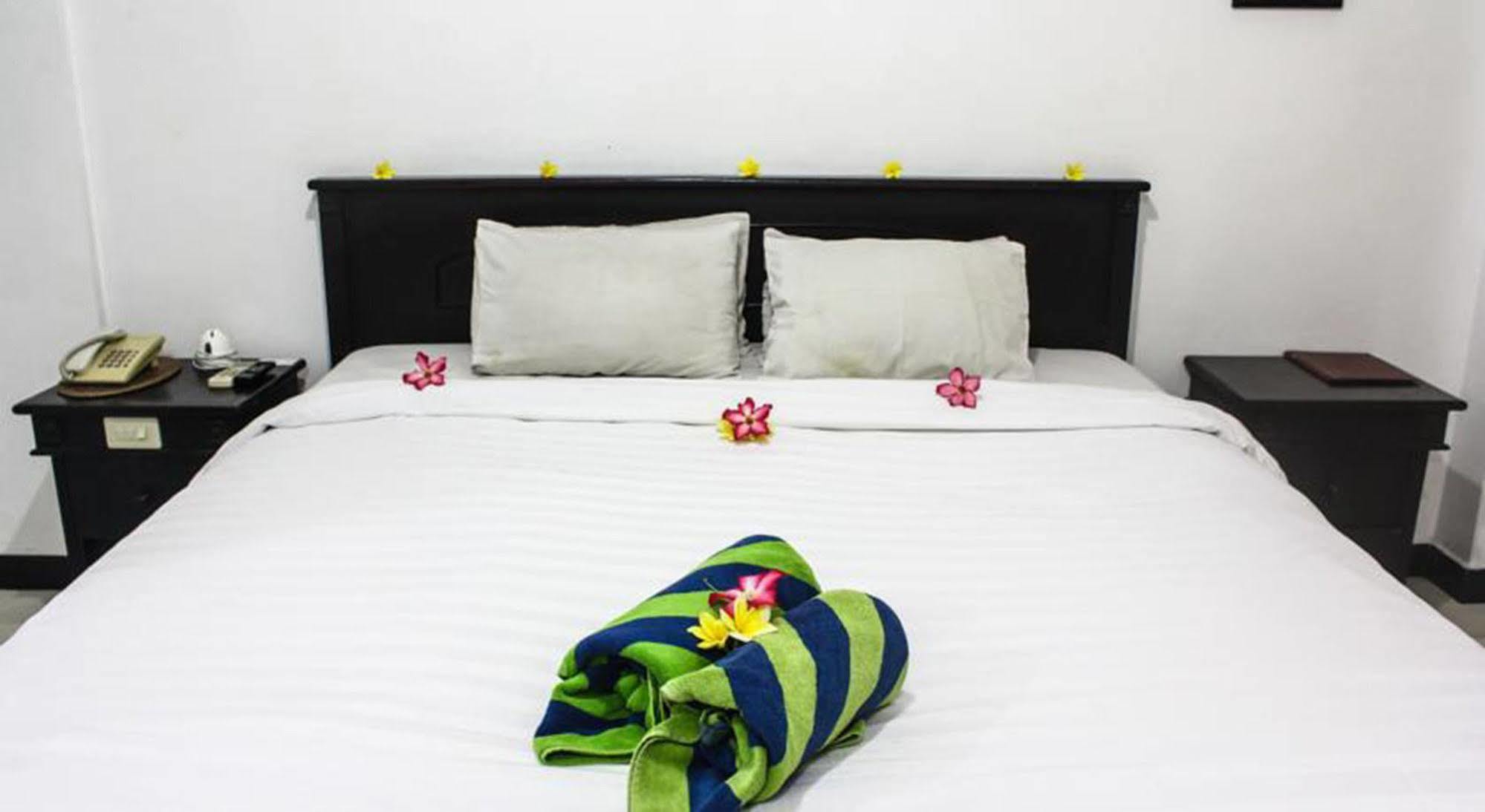 Hotel Puri Tanah Lot Kuta Lombok Buitenkant foto