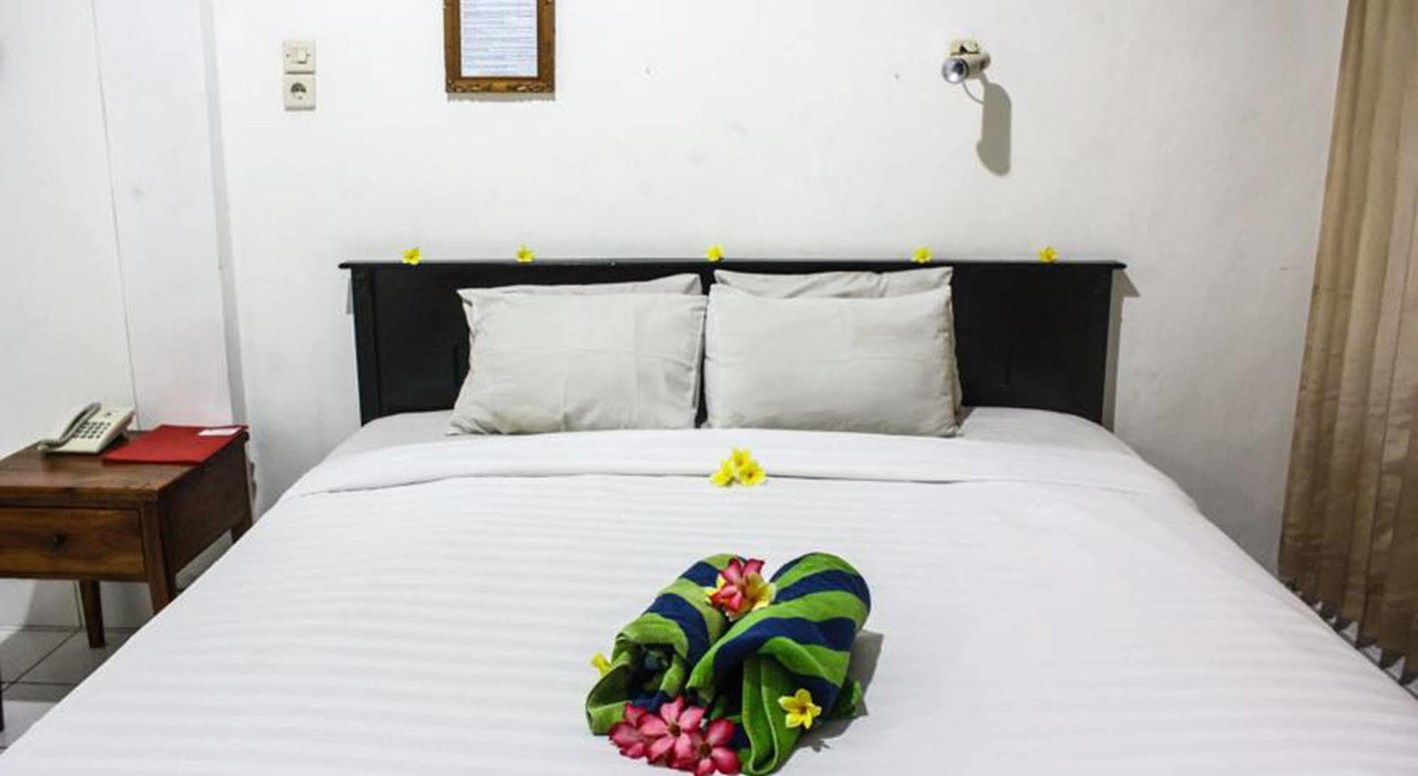 Hotel Puri Tanah Lot Kuta Lombok Buitenkant foto